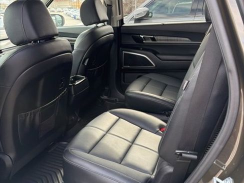 Certified 2023 Kia Telluride EX w/ EX Captain's Chair Package image 22