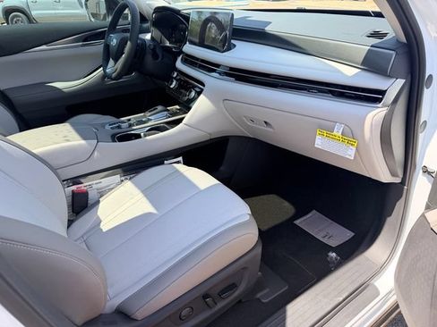 New 2027 INFINITI QX60 Luxe FWD image 11