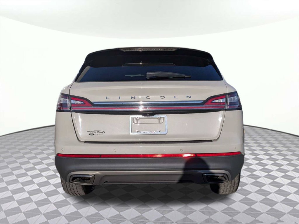 Used 2022 Lincoln Nautilus Reserve AWD/4WD image 4
