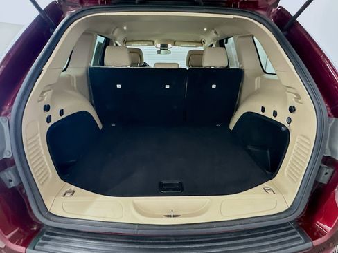 Used 2019 Jeep Grand Cherokee Laredo image 29