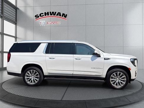 Used 2023 GMC Yukon XL Denali w/ Denali Reserve Package AWD/4WD image 3