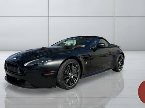 Used 2017 Aston Martin V12 Vantage S image 4