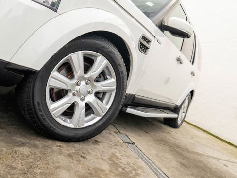 Used 2016 Land Rover LR4 HSE Silver Edition AWD/4WD image 4