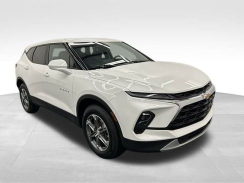 Used 2024 Chevrolet Blazer LT image 2