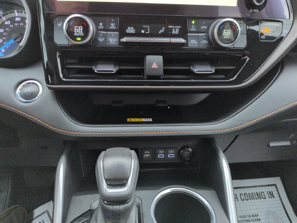 Used 2023 Toyota Highlander Bronze Edition AWD/4WD image 18