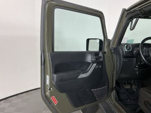 Used 2015 Jeep Wrangler Unlimited Rubicon w/ Katzkin Premium Leather Group AWD/4WD image 11
