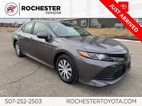 Certified 2019 Toyota Camry LE image 1
