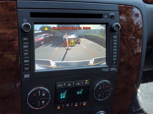 Used 2013 Chevrolet Avalanche LTZ image 20