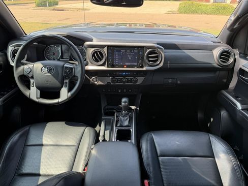 Used 2019 Toyota Tacoma Limited RWD image 20