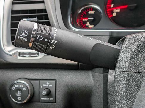 Used 2014 GMC Acadia SLT image 26