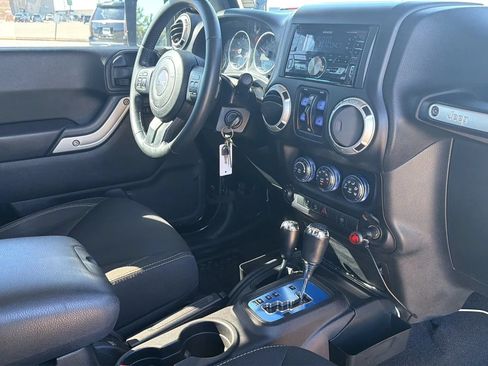 Used 2016 Jeep Wrangler Unlimited Sahara w/ Connectivity Group AWD/4WD image 77