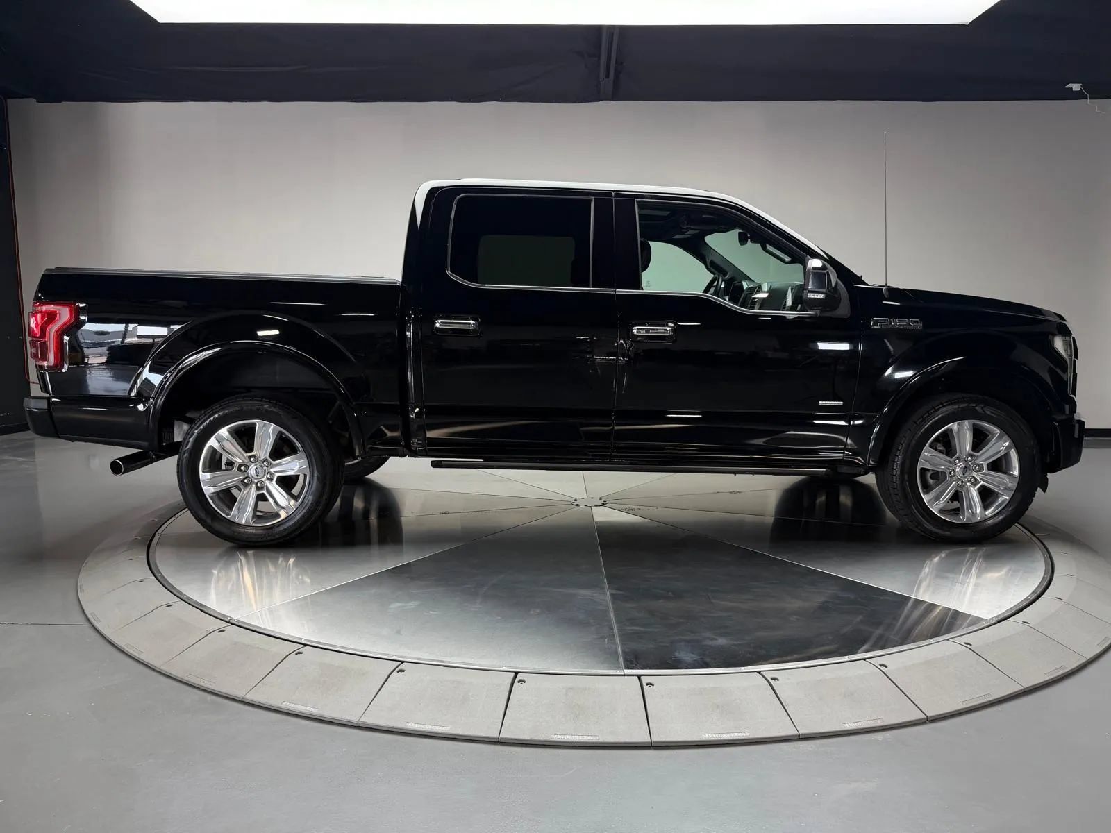 Used 2016 Ford F150 Platinum w/ Equipment Group 701A Luxury AWD/4WD image 6