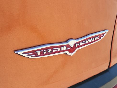 Used 2015 Jeep Cherokee Trailhawk w/ Comfort/Convenience Group AWD/4WD image 6
