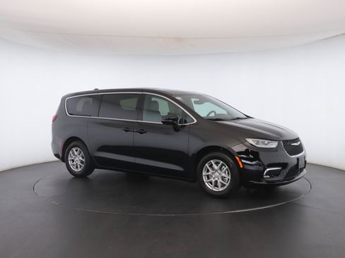 New 2026 Chrysler Pacifica Select FWD image 33