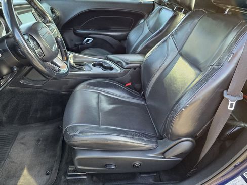 Used 2015 Dodge Challenger SXT Plus w/ Premium Sound Group image 10