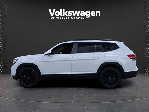 Used 2023 Volkswagen Atlas SE w/ Black Wheel Package FWD image 5