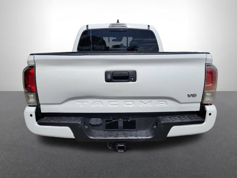 Used 2022 Toyota Tacoma TRD Off-Road w/ Technology Package AWD/4WD image 4