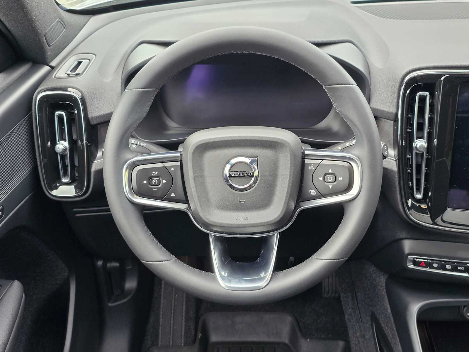 Used 2024 Volvo XC40 Recharge Plus w/ Protection Package Premier AWD/4WD image 20