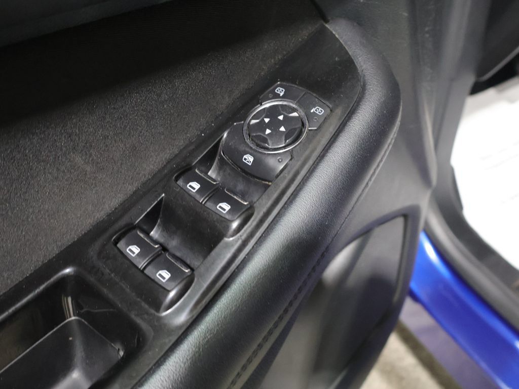 Used 2015 Ford Edge SEL AWD/4WD image 13