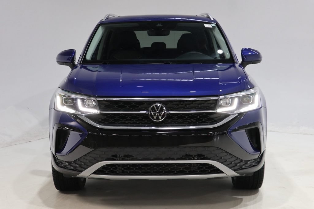 Used 2024 Volkswagen Taos SEL AWD/4WD image 2
