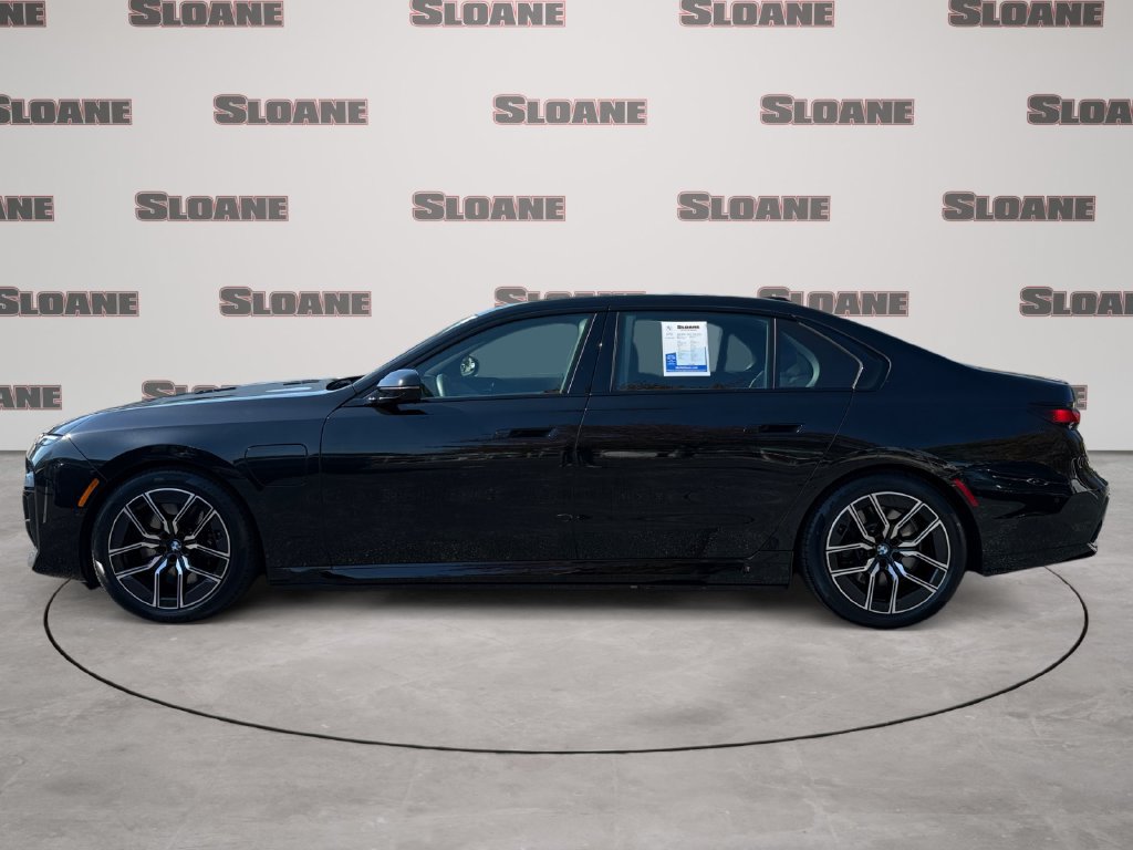 Used 2026 BMW 750e xDrive AWD/4WD image 2