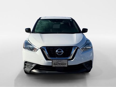 Used 2020 Nissan Kicks S image 9