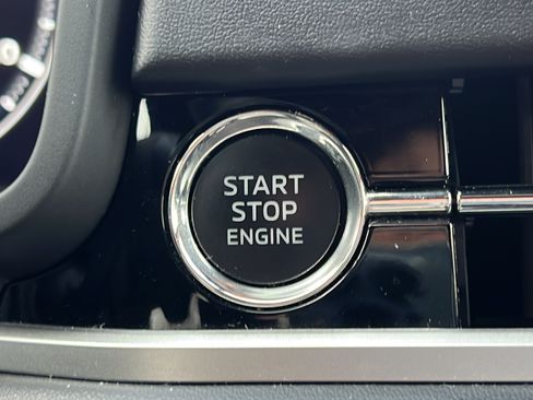 Used 2023 Mitsubishi Outlander SE FWD image 26