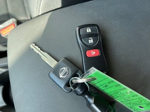 Used 2016 Nissan Frontier PRO-4X AWD/4WD image 30