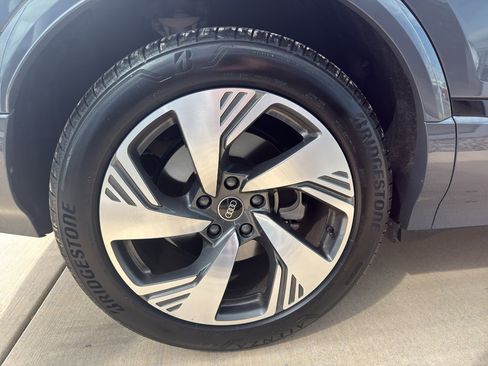 Used 2025 Audi Q6 e-tron Premium Plus image 22