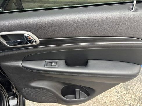 Used 2020 Jeep Grand Cherokee Limited w/ Luxury Group II image 62