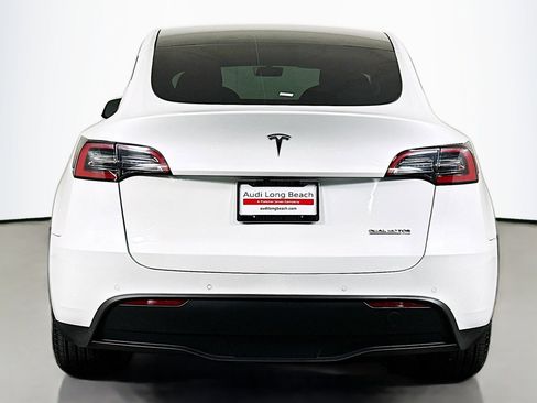Used 2021 Tesla Model Y Long Range image 3