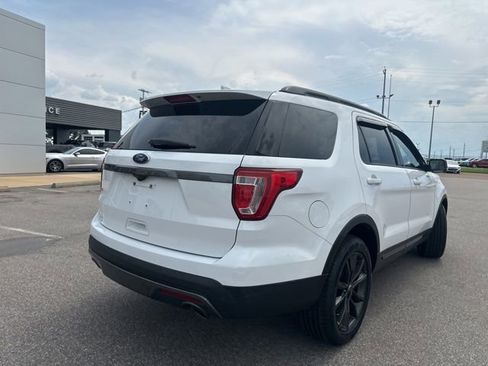 Used 2017 Ford Explorer XLT w/ Equipment Group 202A FWD image 19