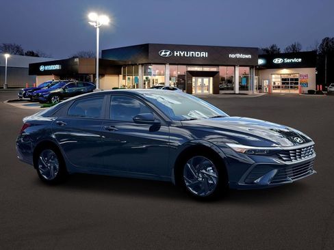 New 2026 Hyundai Elantra Sport image 10