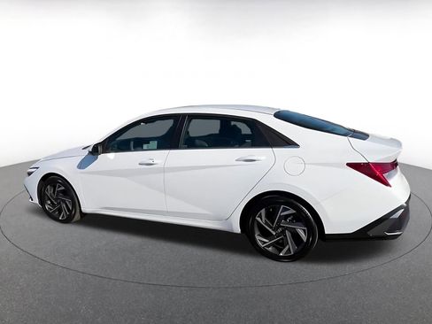 Used 2025 Hyundai Elantra SEL image 10