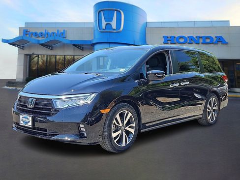 Certified 2023 Honda Odyssey Touring image 3