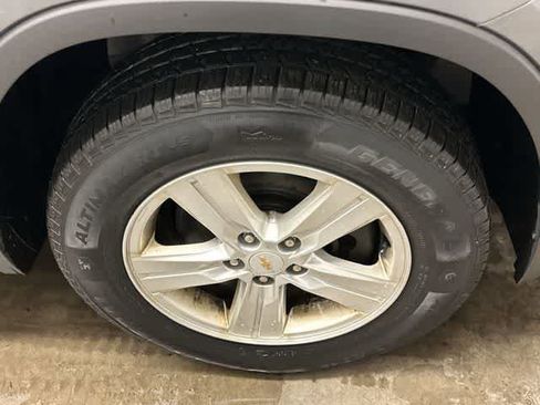 Used 2019 Chevrolet Trax LT w/ LT Convenience Package image 4