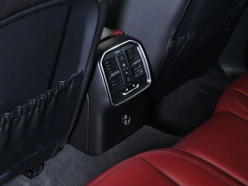 Certified 2022 Porsche Macan AWD/4WD image 20