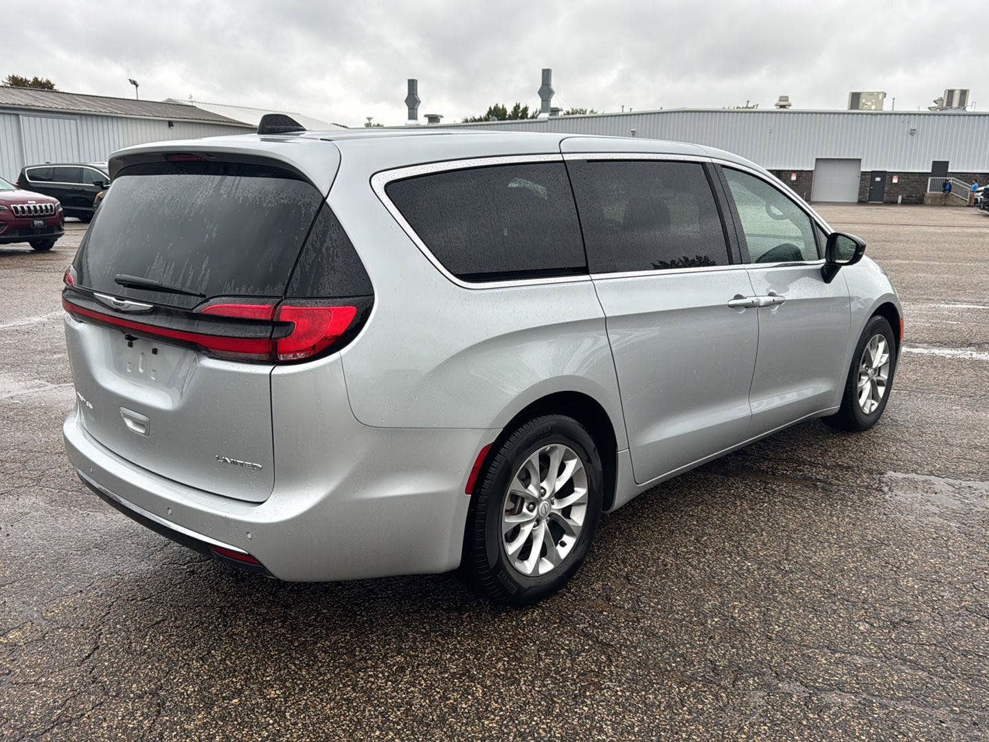 Certified 2026 Chrysler Pacifica Limited FWD image 3