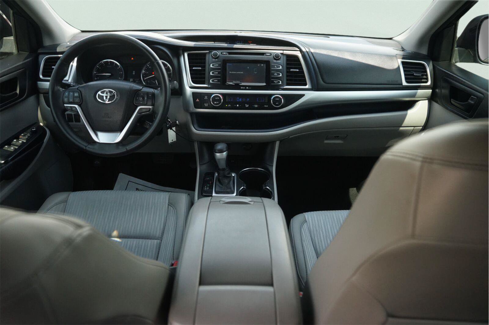 Used 2015 Toyota Highlander Plus FWD image 20