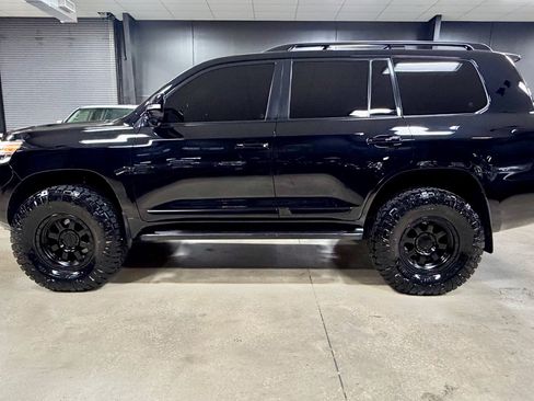 Used 2018 Toyota Land Cruiser w/ Carpet Mat Package AWD/4WD image 14