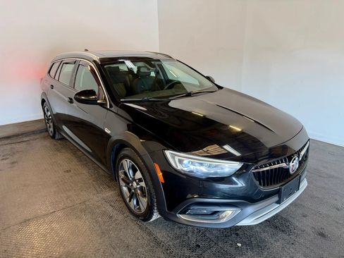 Used 2018 Buick Regal Essence w/ Driver Confidence Package #1 AWD/4WD image 2