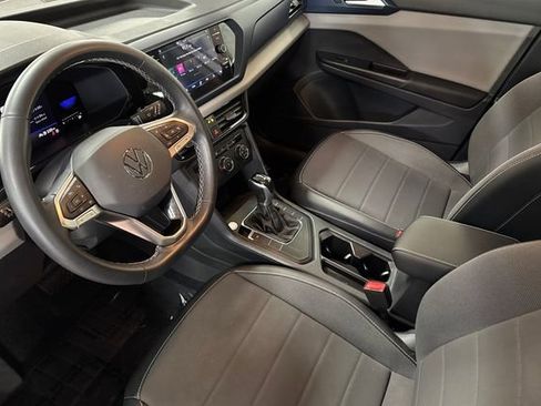 Certified 2022 Volkswagen Taos SE image 12