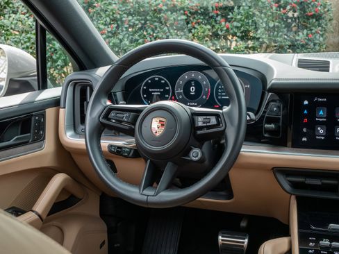 Certified 2024 Porsche Cayenne S w/ Premium Package Plus (PP1) image 25