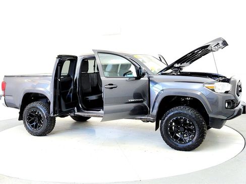 Used 2021 Toyota Tacoma SR5 image 12