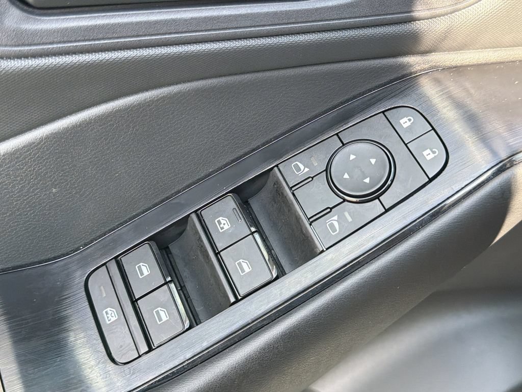 Used 2026 Nissan Rogue S FWD image 13