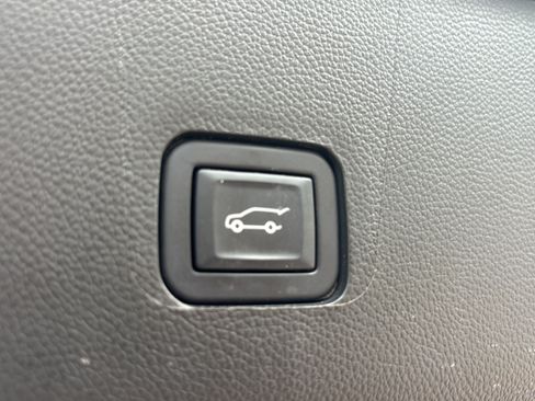 Used 2022 Chevrolet Traverse RS w/ LPO, Floor Liner Package FWD image 17