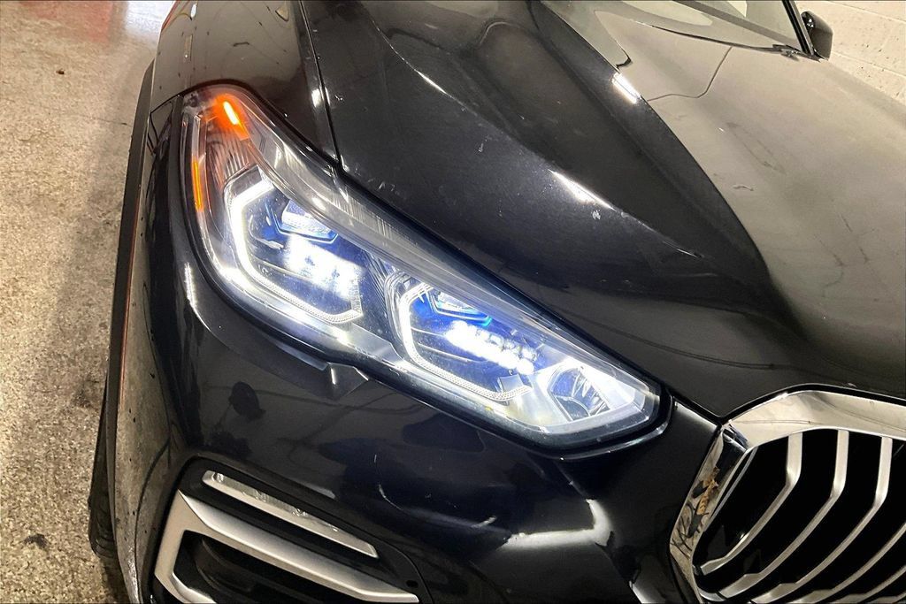 Used 2021 BMW X5 xDrive40i AWD/4WD image 32