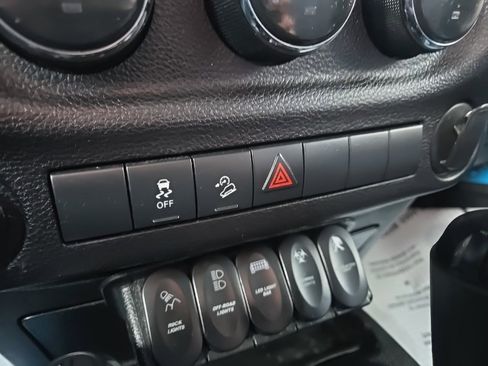 Used 2018 Jeep Wrangler Sport image 57