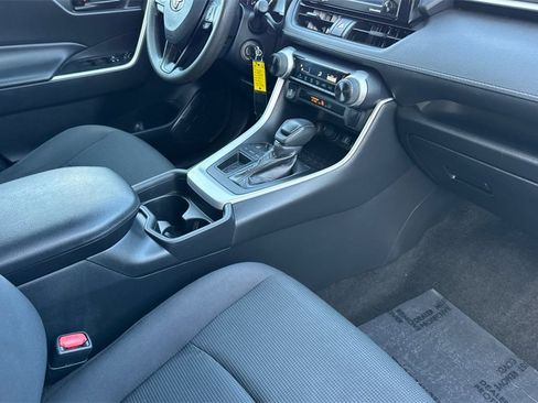 Used 2021 Toyota RAV4 LE image 15