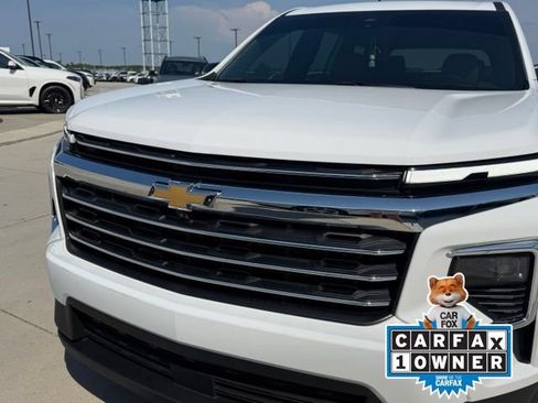 Used 2025 Chevrolet Traverse LT w/ Sun and Wheel Package FWD image 2